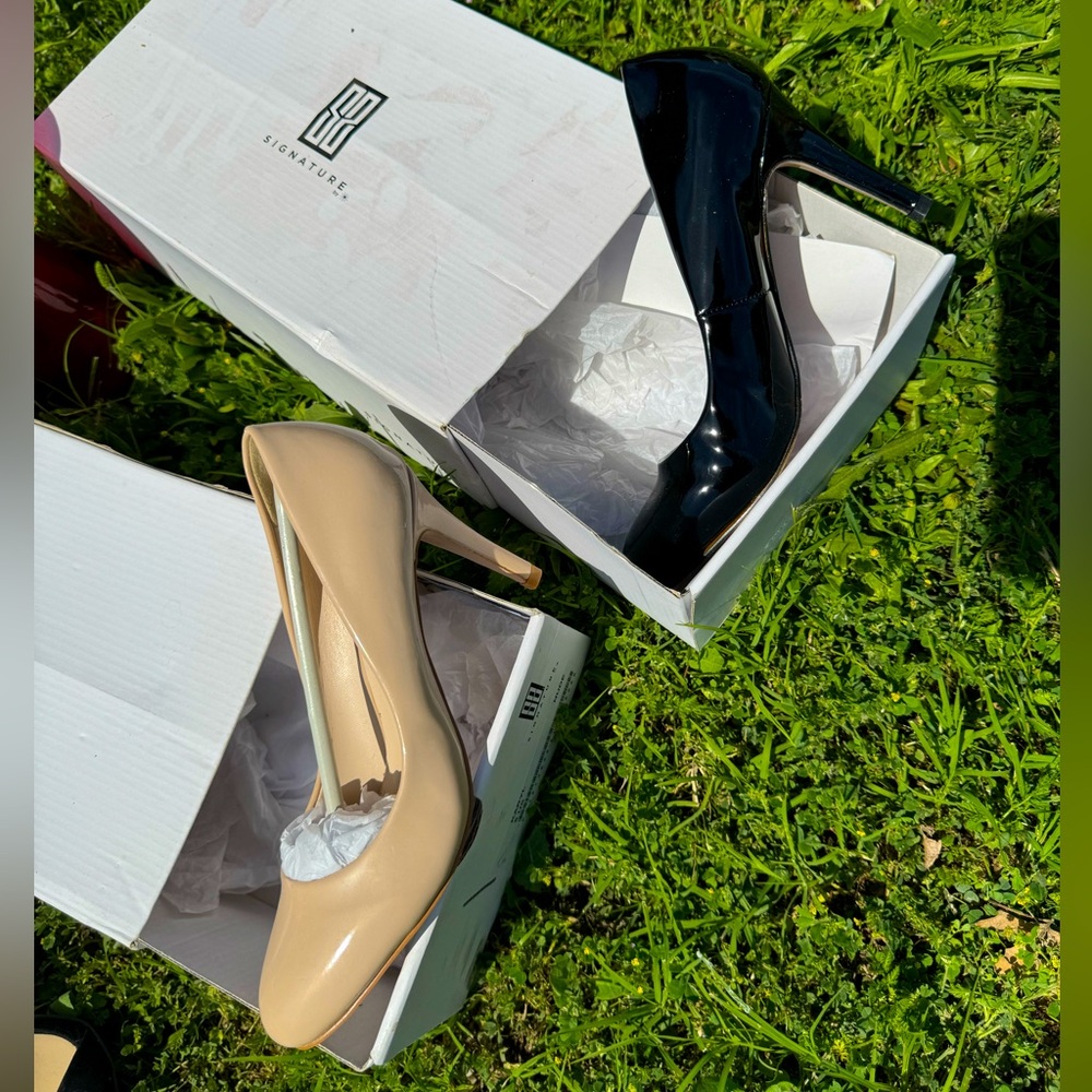 New in box black and nude pump combo 👠